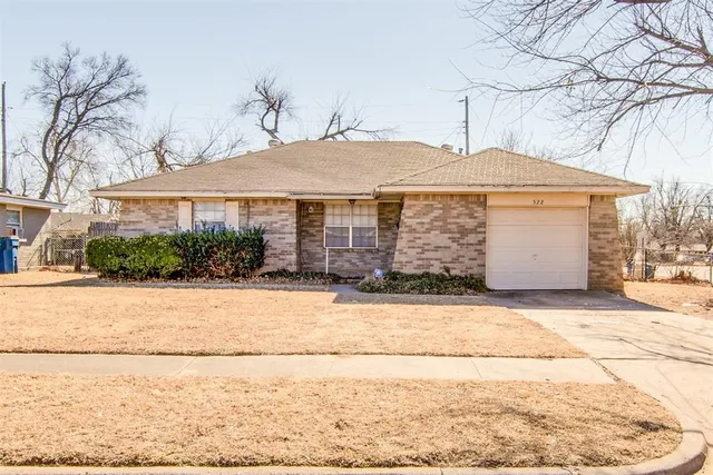 Front exterior — 522 Sunnyside Place, Edmond, OK 73003