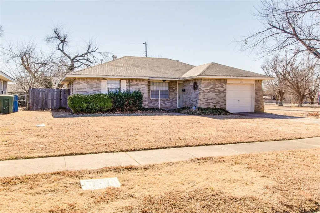 Photo 2 — 522 Sunnyside Place, Edmond, OK 73003