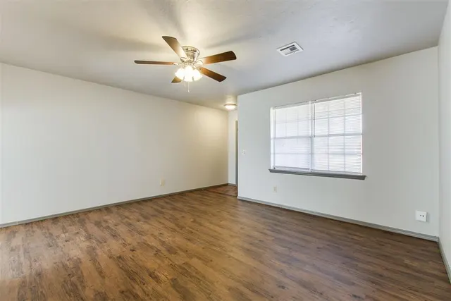 Photo 5 — 522 Sunnyside Place, Edmond, OK 73003