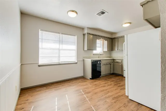 Photo 7 — 522 Sunnyside Place, Edmond, OK 73003