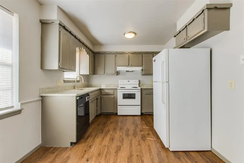 Photo 9 — 522 Sunnyside Place, Edmond, OK 73003