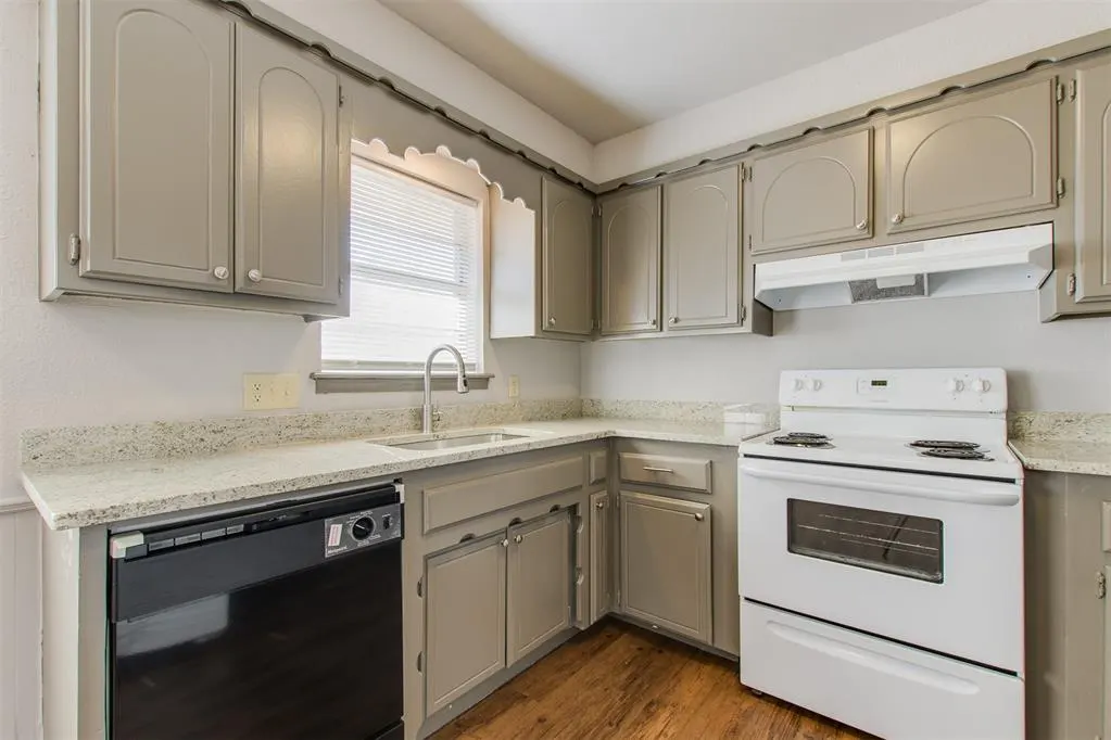Photo 11 — 522 Sunnyside Place, Edmond, OK 73003