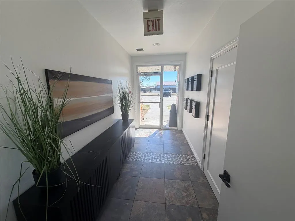 Photo 3 — 817 Irish Lane, Edmond, OK 73003