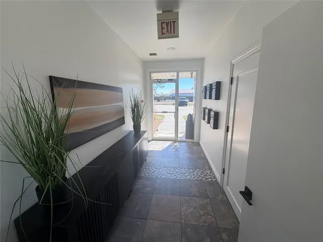 Photo 3 — 817 Irish Lane, Edmond, OK 73003