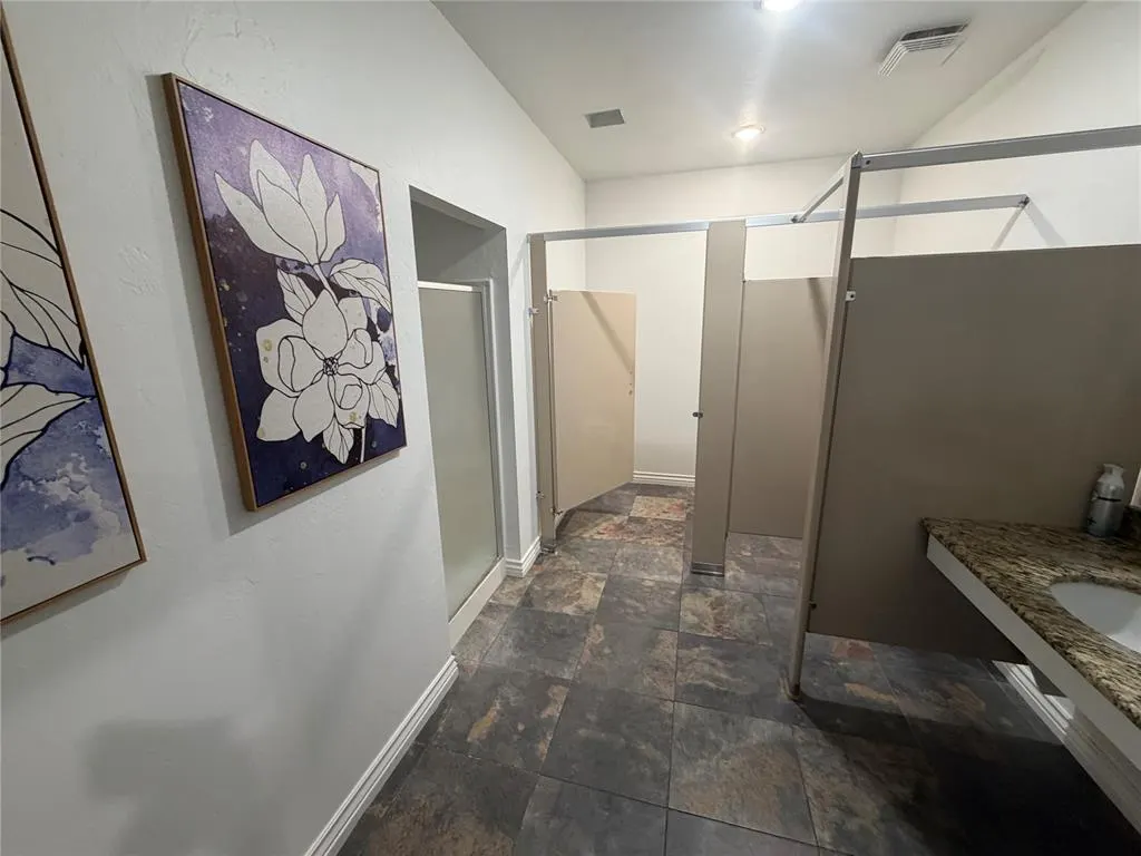 Photo 9 — 817 Irish Lane, Edmond, OK 73003