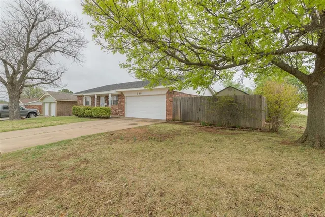 Photo 2 — 200 E Beech Avenue, Yukon, OK 73099