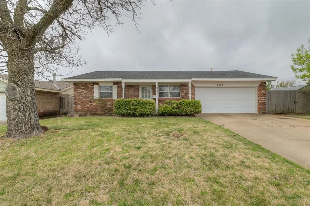 Front exterior — 200 E Beech Avenue, Yukon, OK 73099