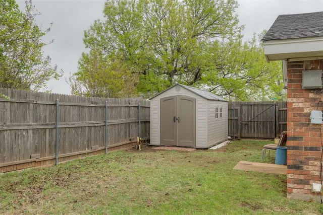Photo 8 — 200 E Beech Avenue, Yukon, OK 73099