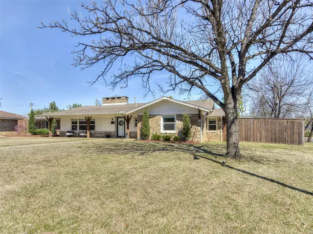 Photo 2 — 1501 Andover Court, The Village, OK 73120