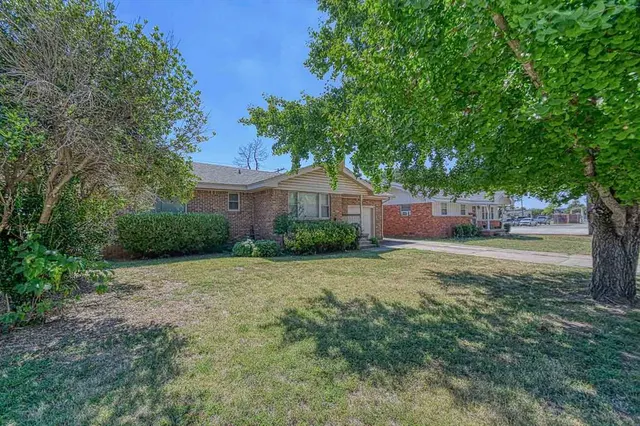 Photo 3 — 1428 Lindale Avenue, Norman, OK 73069