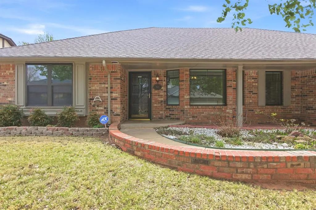 Photo 2 — 6120 Winchester Drive, Oklahoma City, OK 73162