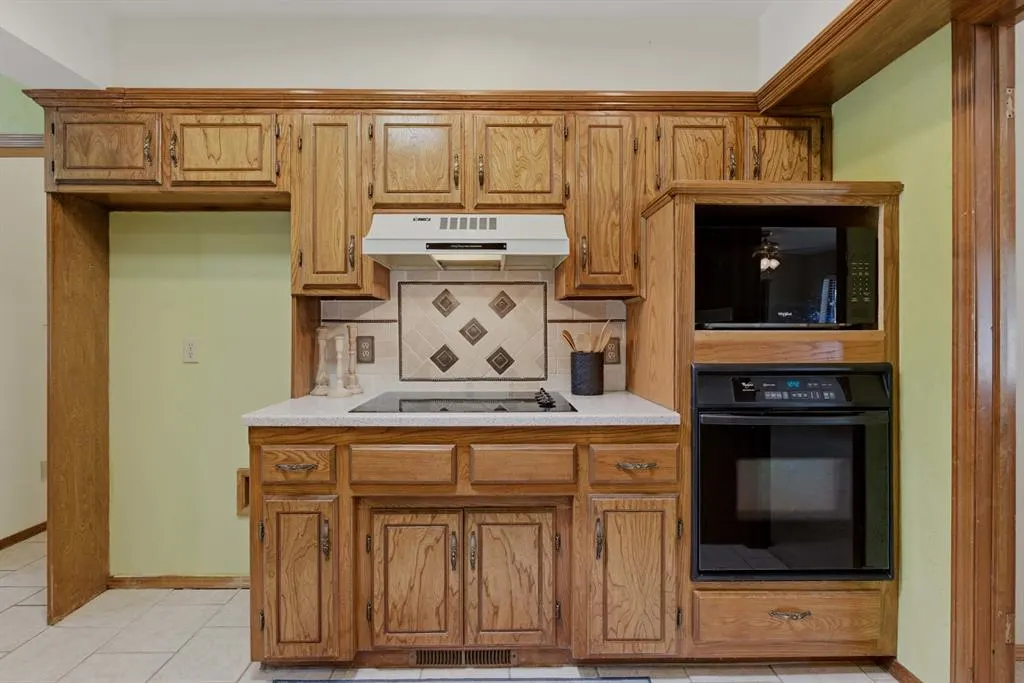 Photo 11 — 6120 Winchester Drive, Oklahoma City, OK 73162