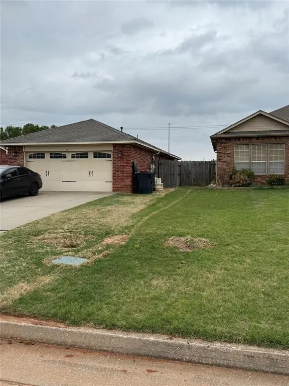 Photo 2 — 12113 NW 7th Street, Yukon, OK 73099