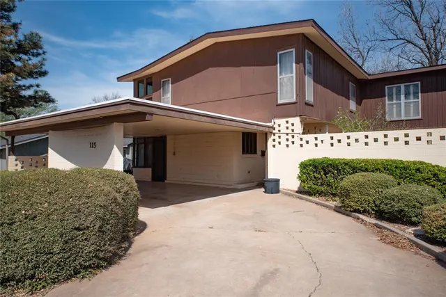 Photo 2 — 115 E Van Buren Street, Mangum, OK 73554