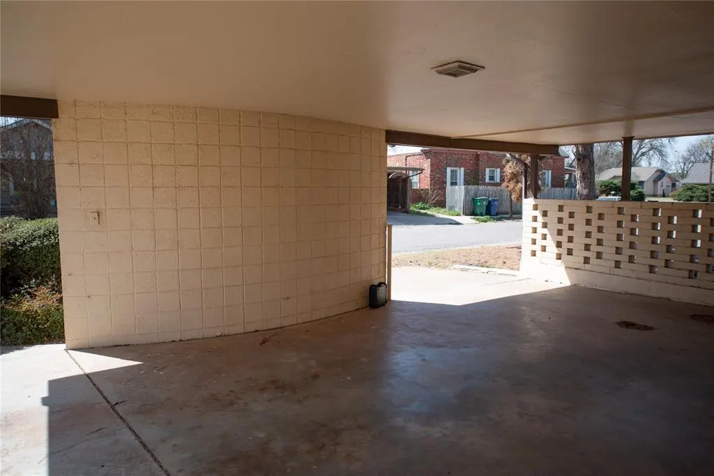 Photo 5 — 115 E Van Buren Street, Mangum, OK 73554