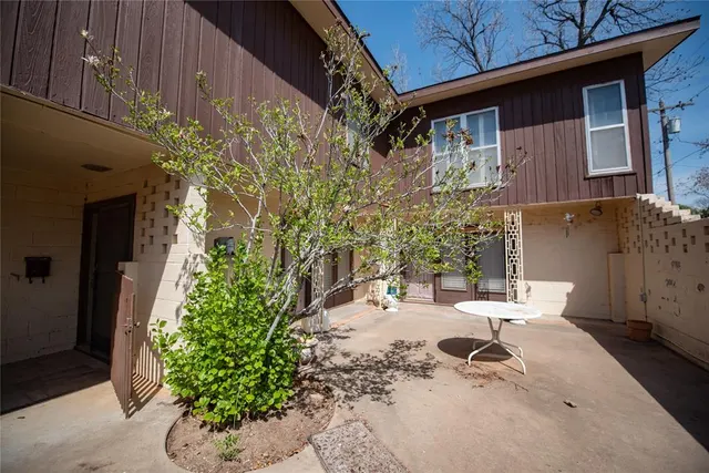 Photo 7 — 115 E Van Buren Street, Mangum, OK 73554