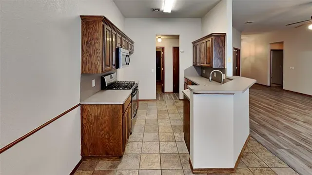 Photo 8 — 2212 SW 141st Place, Oklahoma City, OK 73170