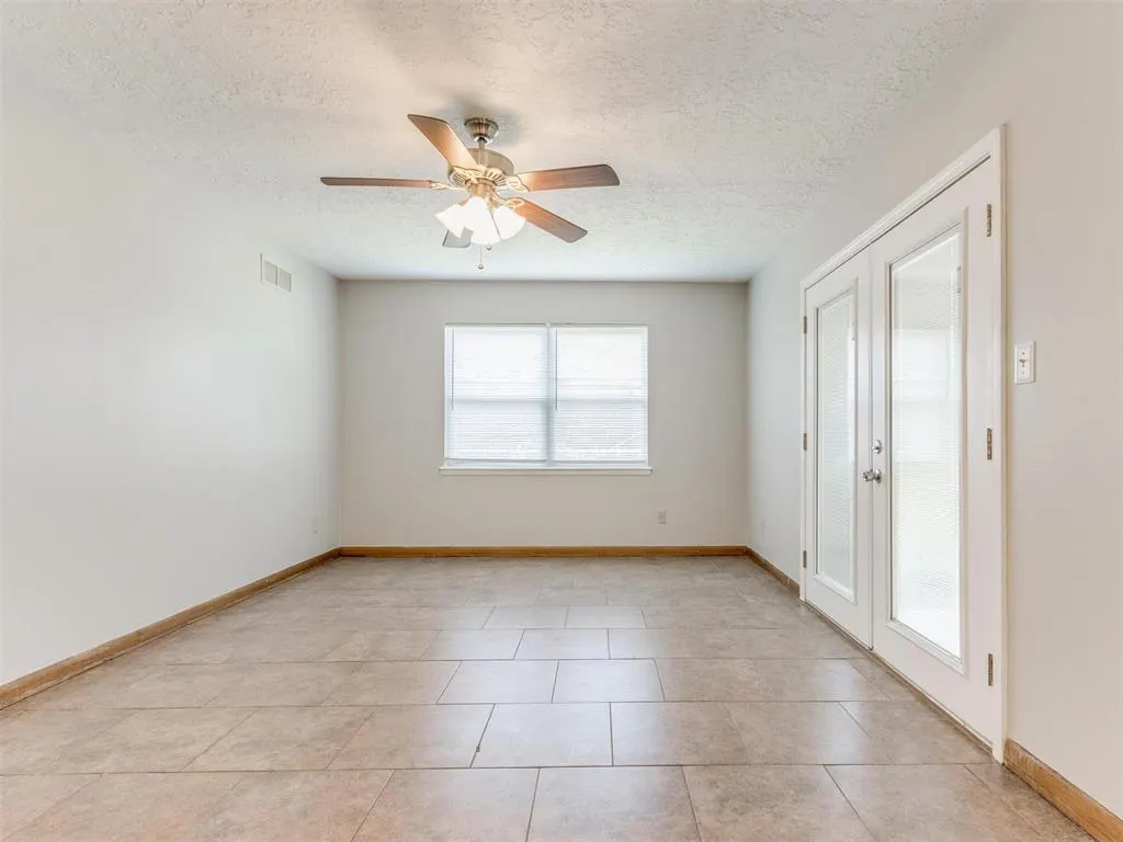 Photo 5 — 306 Mercedes Drive, Norman, OK 73069