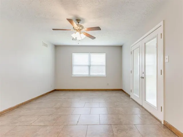 Photo 5 — 306 Mercedes Drive, Norman, OK 73069