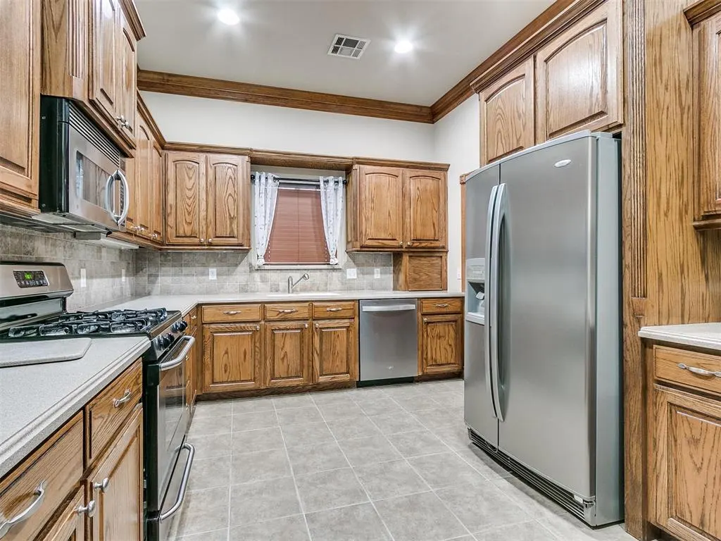 Photo 33 — 1001 N Barn Hill Way, Mustang, OK 73064