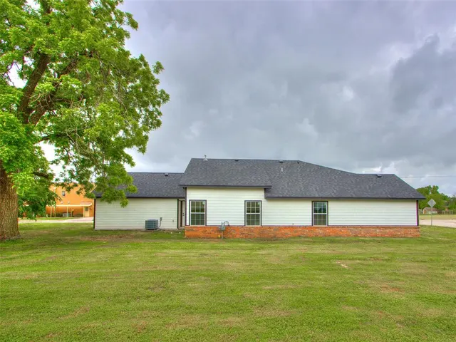 Photo 6 — 3100 NE 17th Street, Oklahoma City, OK 73121