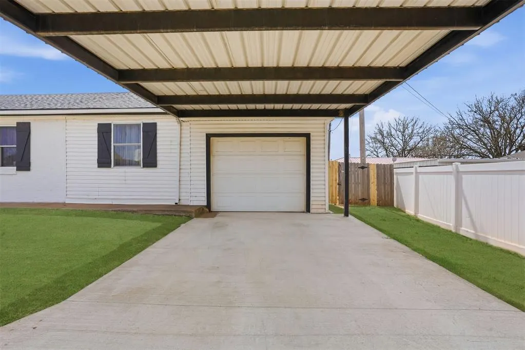 Photo 3 — 2 E Anchor Drive, Sayre, OK 73662