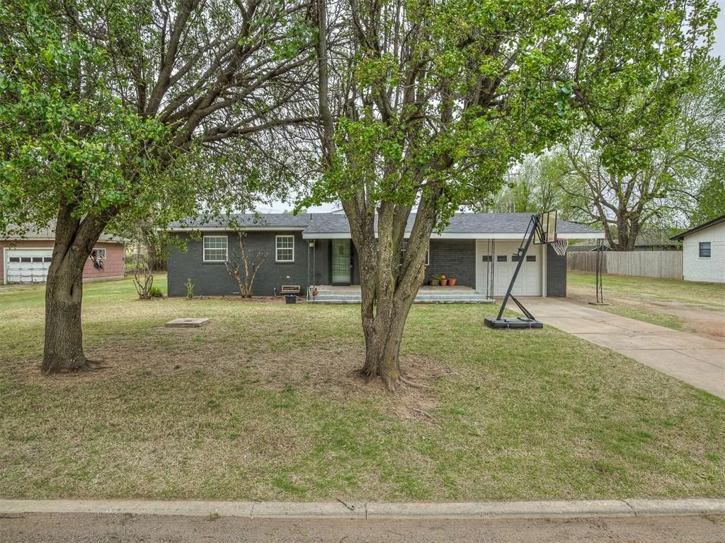 Photo 31 — 105 NW 7th Street, Minco, OK 73059