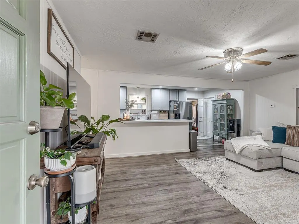 Photo 3 — 105 NW 7th Street, Minco, OK 73059