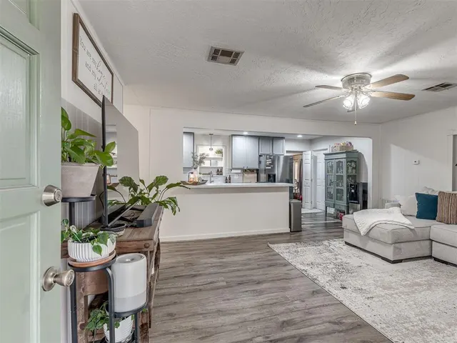 Photo 3 — 105 NW 7th Street, Minco, OK 73059