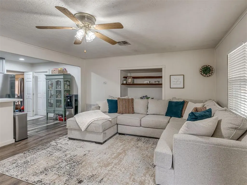 Photo 4 — 105 NW 7th Street, Minco, OK 73059