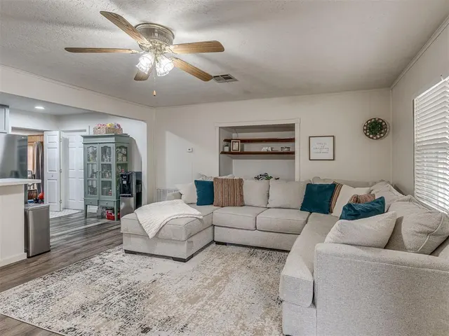 Photo 4 — 105 NW 7th Street, Minco, OK 73059