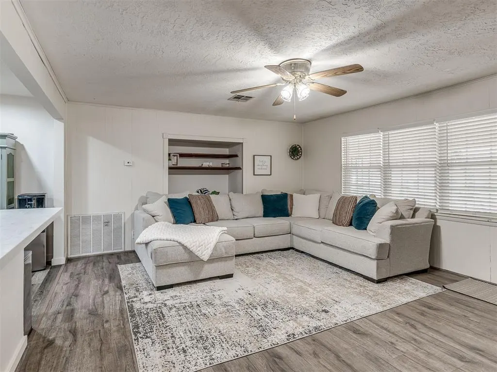 Photo 6 — 105 NW 7th Street, Minco, OK 73059