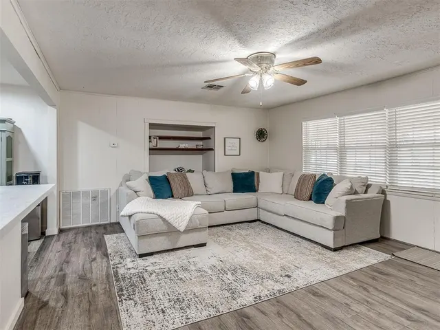 Photo 6 — 105 NW 7th Street, Minco, OK 73059