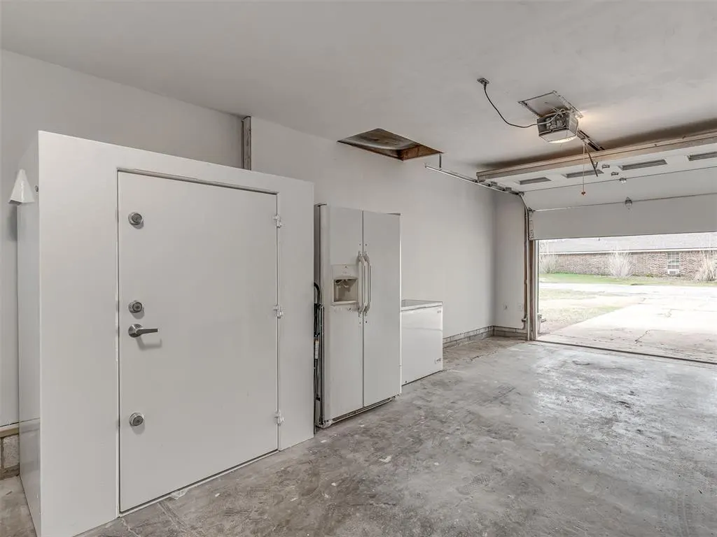Photo 25 — 105 NW 7th Street, Minco, OK 73059