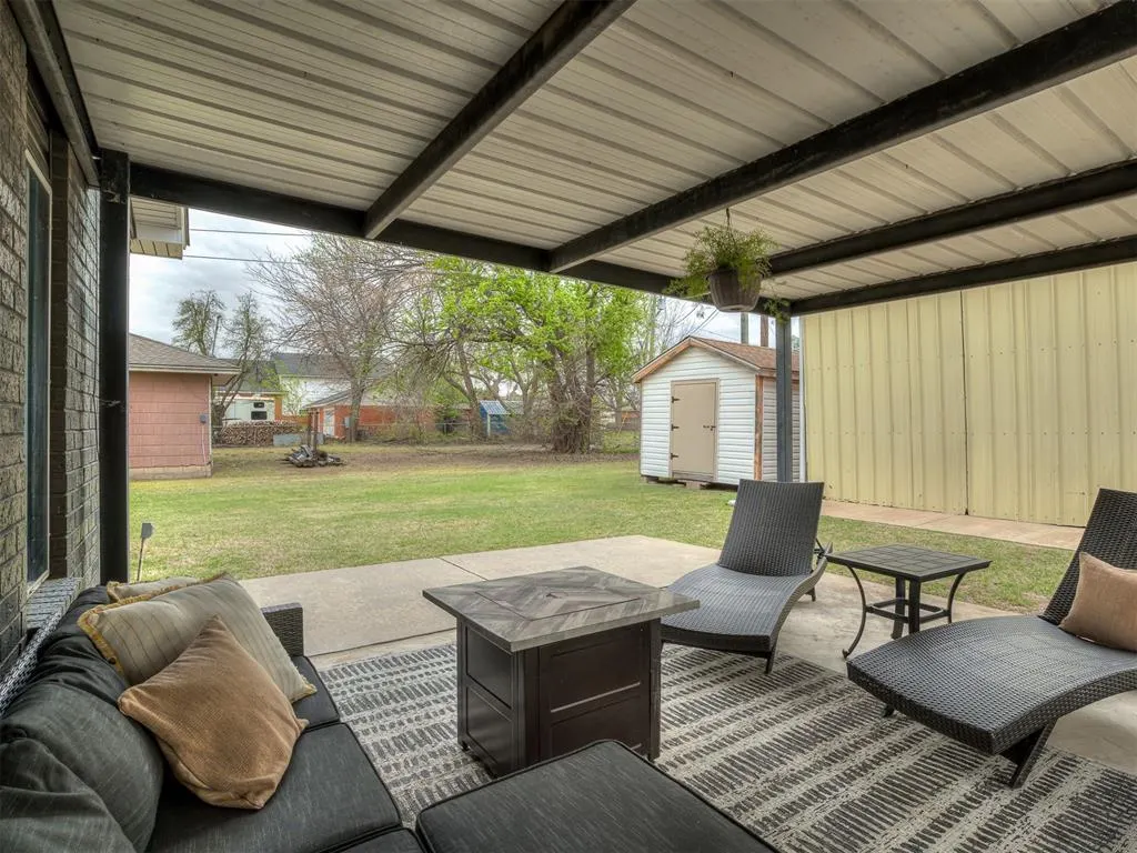 Photo 26 — 105 NW 7th Street, Minco, OK 73059