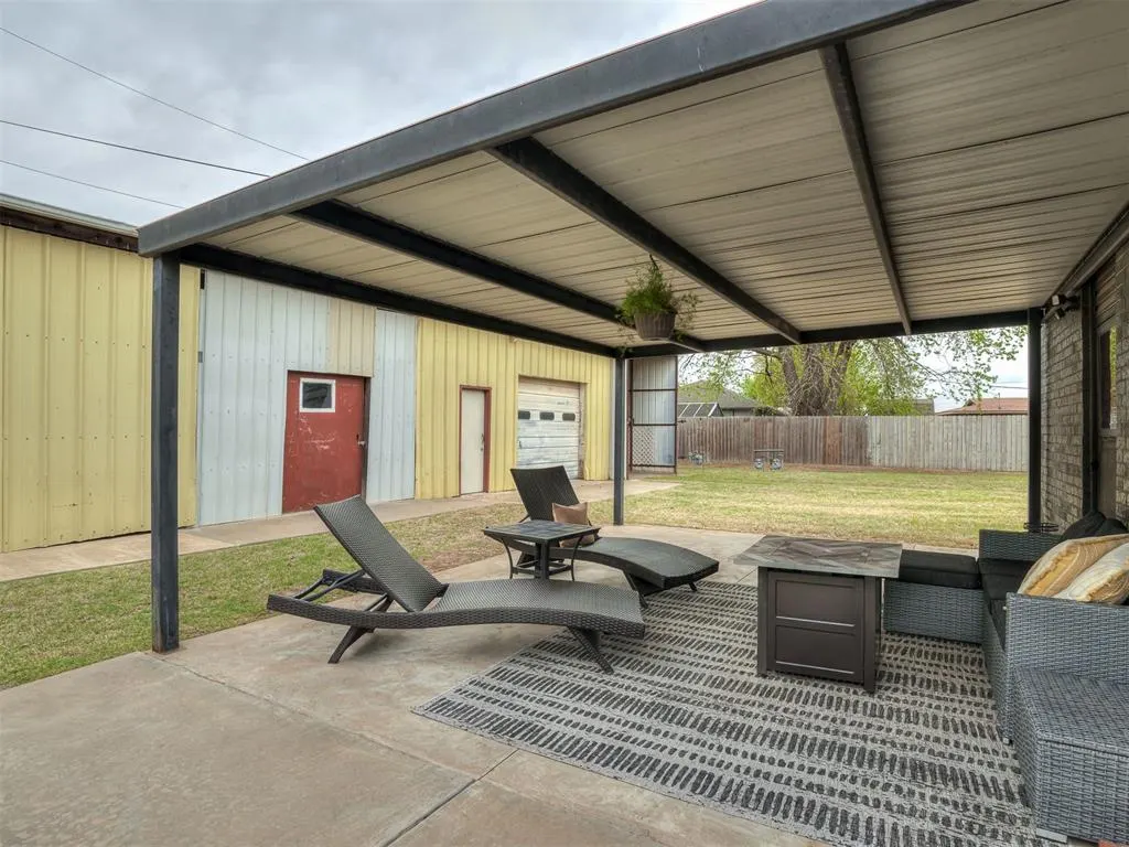 Photo 27 — 105 NW 7th Street, Minco, OK 73059