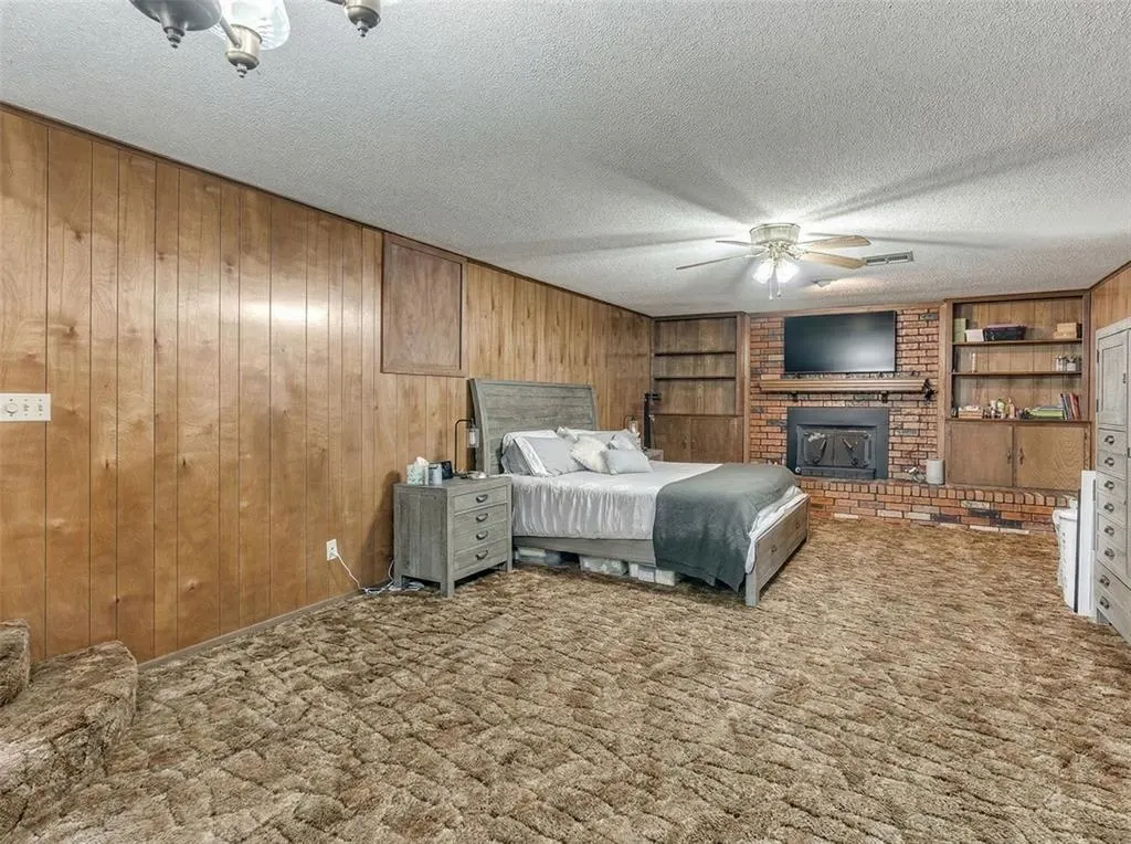 Photo 21 — 105 NW 7th Street, Minco, OK 73059