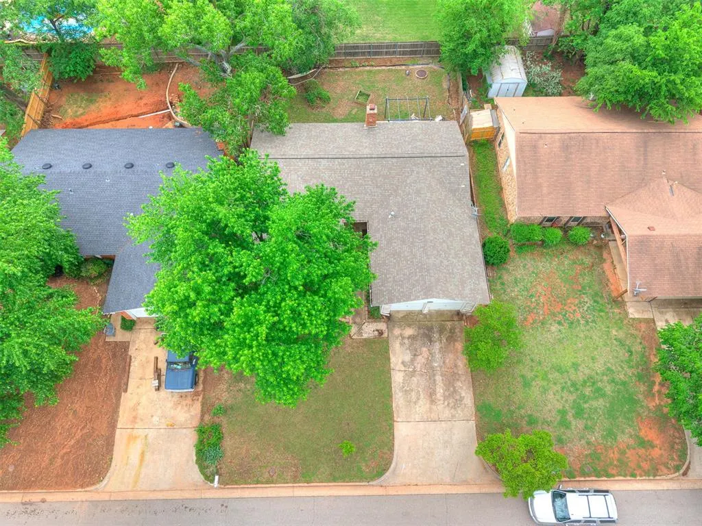 Photo 2 — 3804 NE 140th Street, Edmond, OK 73013