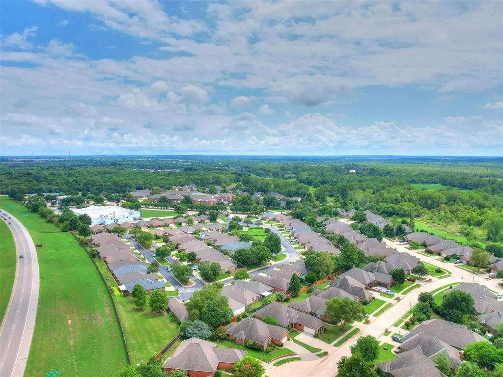 Photo 11 — 3300 Heather Glen Drive, Norman, OK 73072