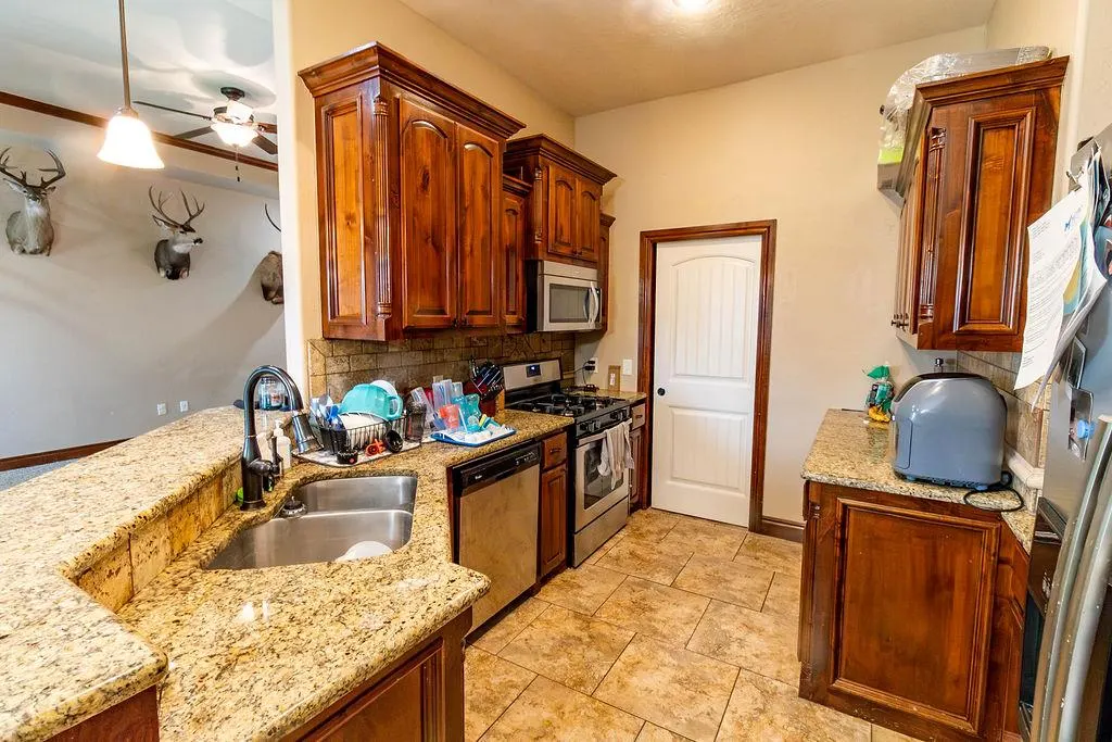 Photo 8 — 1414 Limestone Way, Elgin, OK 73538