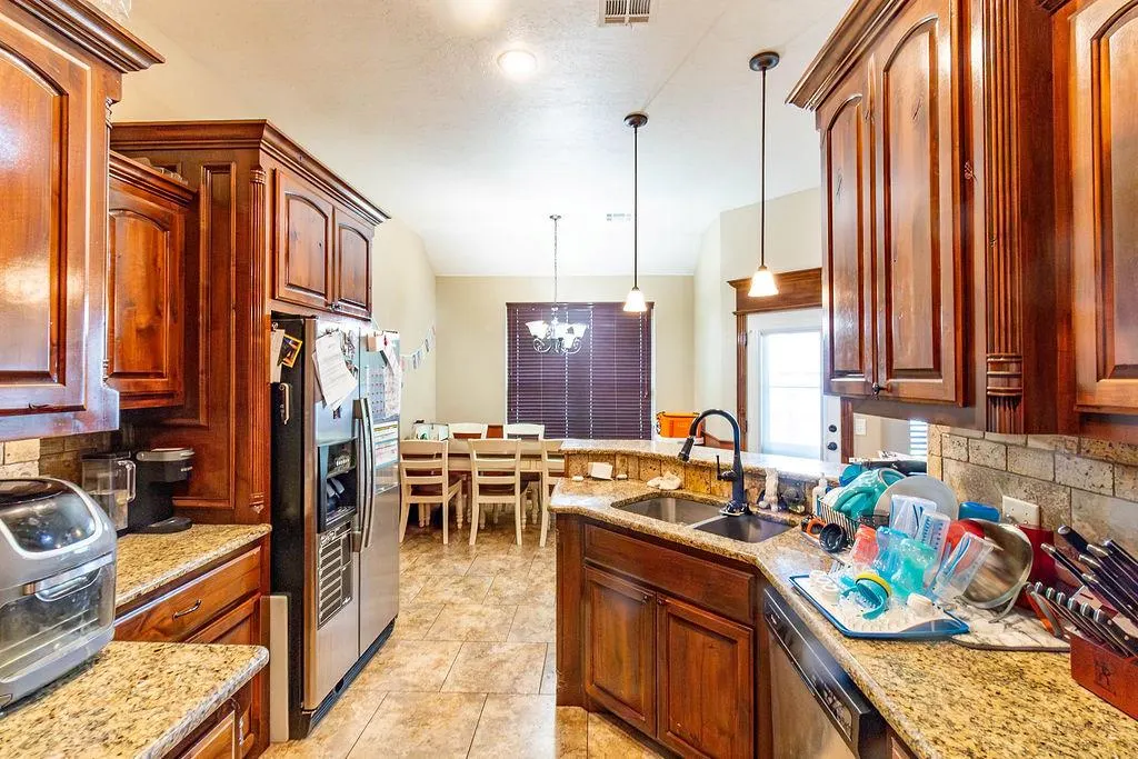 Photo 9 — 1414 Limestone Way, Elgin, OK 73538