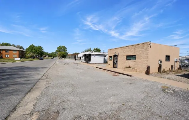 Photo 7 — 810 W Chickasha Avenue, Chickasha, OK 73018