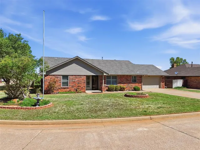 Photo 2 — 1208 Francis Lane, Kingfisher, OK 73750