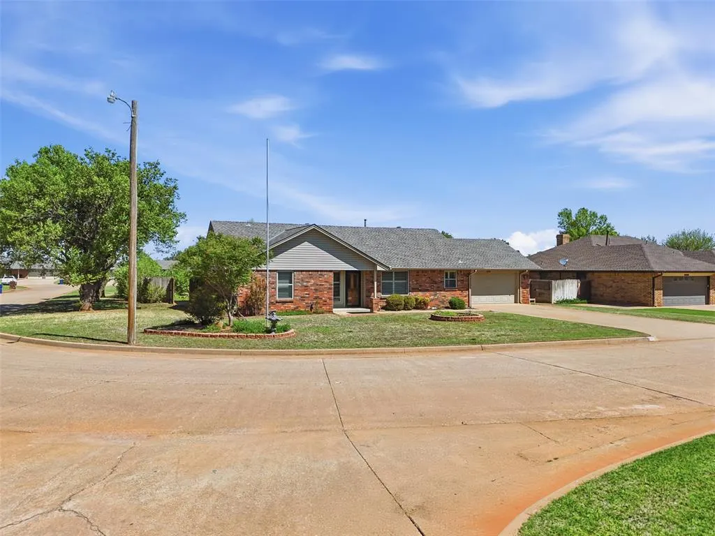 Photo 5 — 1208 Francis Lane, Kingfisher, OK 73750