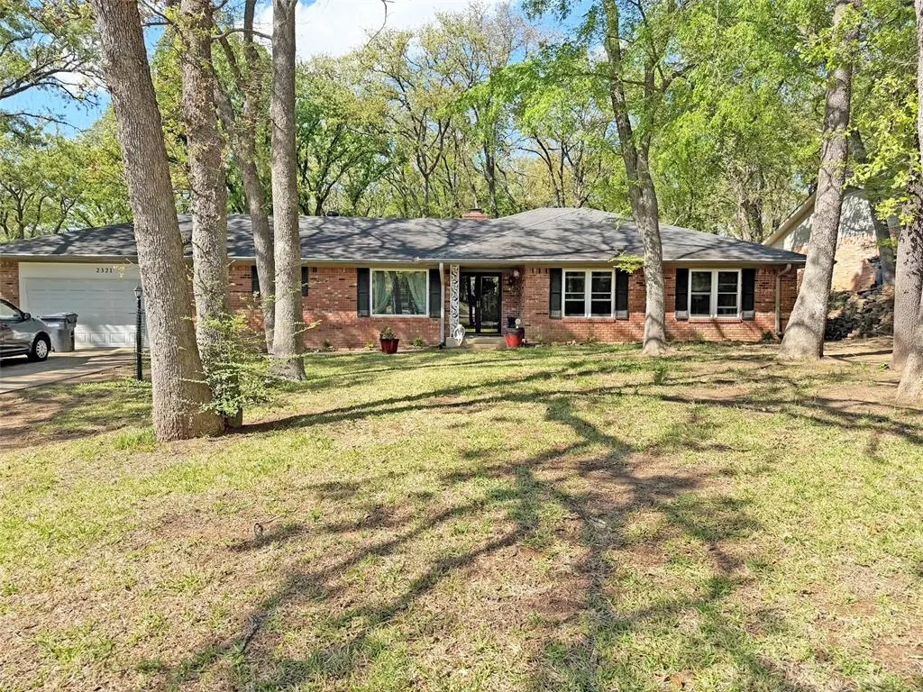 Front exterior — 2321 SW Cloverleaf Place, Ardmore, OK 73401