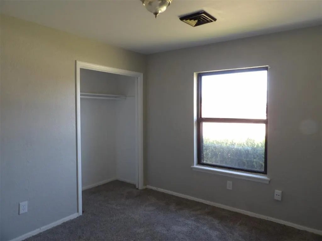 Photo 5 — 121 Loch Lane, Yukon, OK 73099
