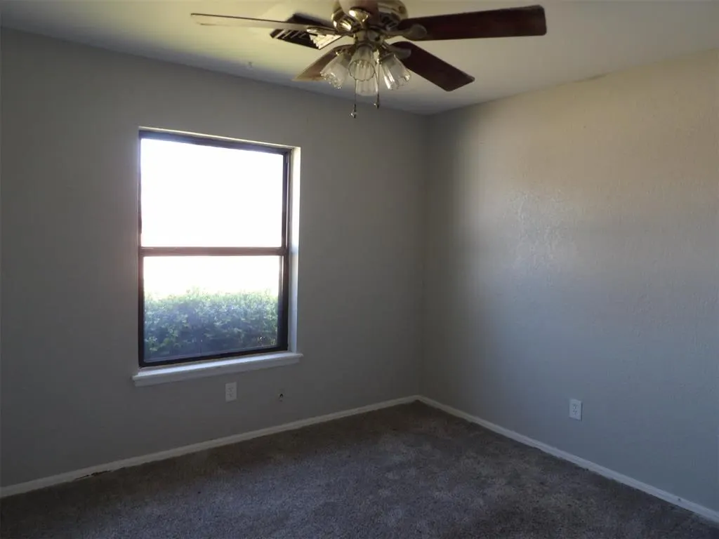 Photo 6 — 121 Loch Lane, Yukon, OK 73099