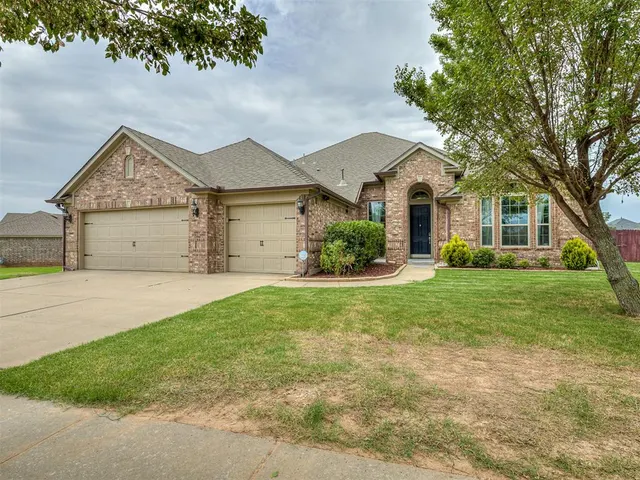 Photo 2 — 18501 El Greco Drive, Edmond, OK 73012