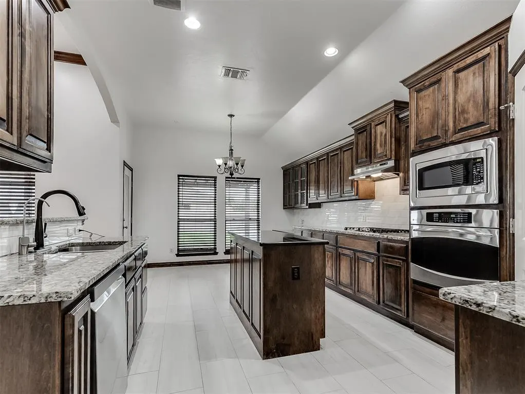 Photo 11 — 18501 El Greco Drive, Edmond, OK 73012