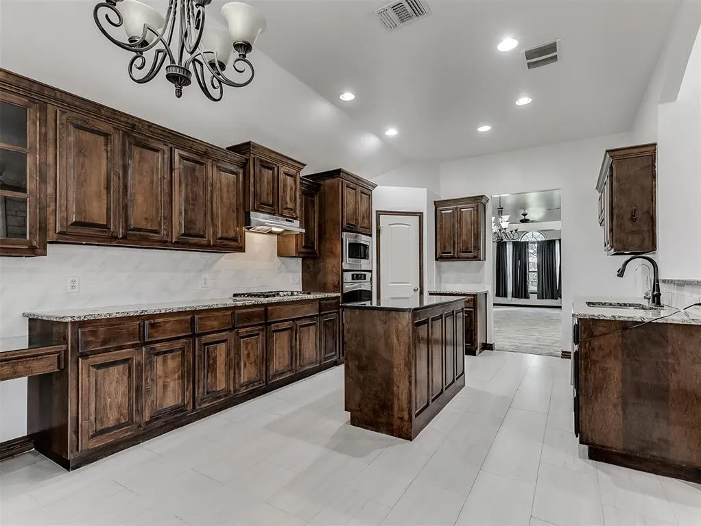 Photo 12 — 18501 El Greco Drive, Edmond, OK 73012